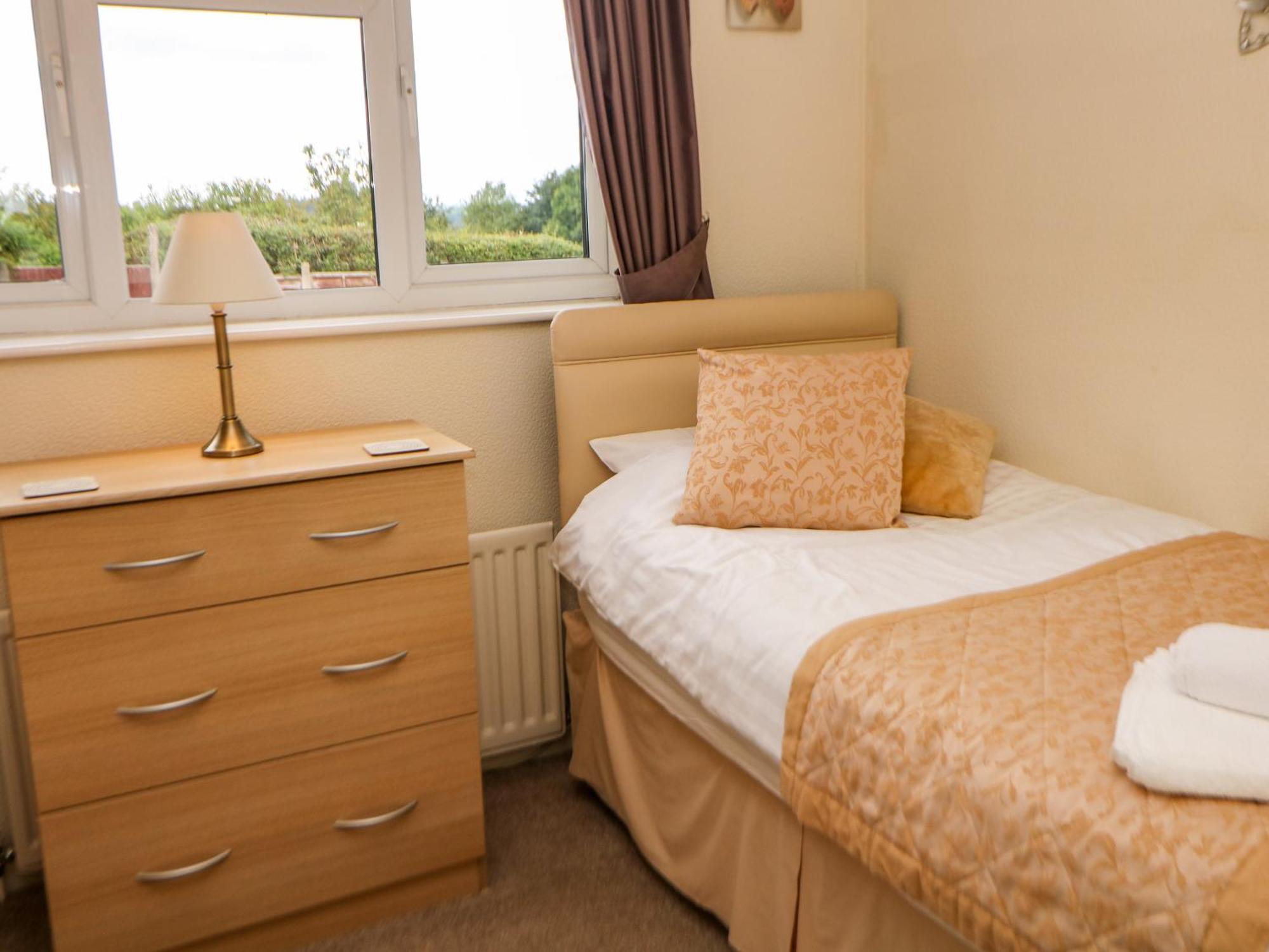 Basford View Villa Cheddleton ภายนอก รูปภาพ