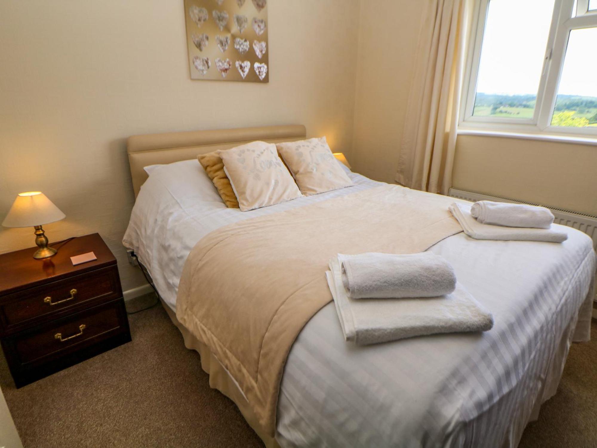 Basford View Villa Cheddleton ภายนอก รูปภาพ